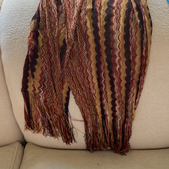 Nine silk scarves. Some never worn and some lightly loved. - Picture 12 of 16